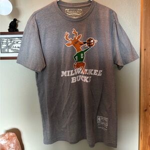 Mitchell & Ness Gray Milwaukee Bucks Graphic T-Shirt - Men’s Large